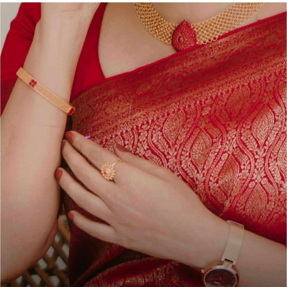 Women's Silk Printed Saree With Unstitched Blouse 5.5Mtr (Red) - Image 3