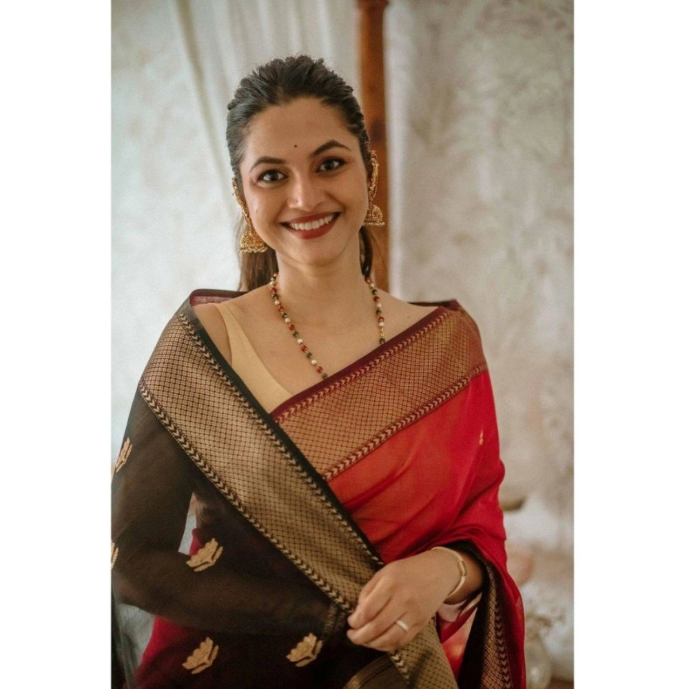 Women's Cotton Printed Saree With Unstitched Blouse 5.5Mtr (Red) - Image 3