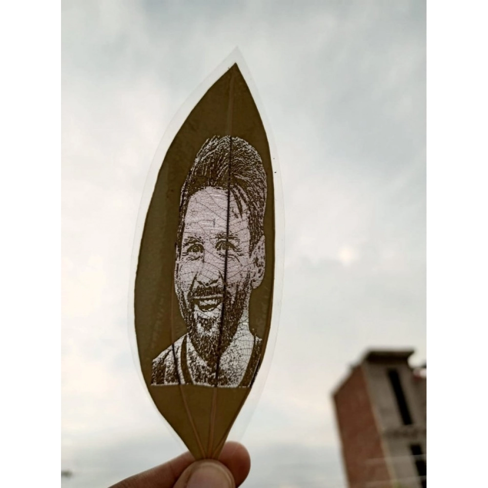 Generic Custom Portrait Leaf Picture β Personalized Engraved Artwork on Natural Leaf